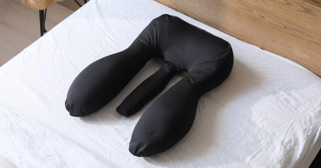 ぐい~っと胸を開くために、こんなカタチになりました。